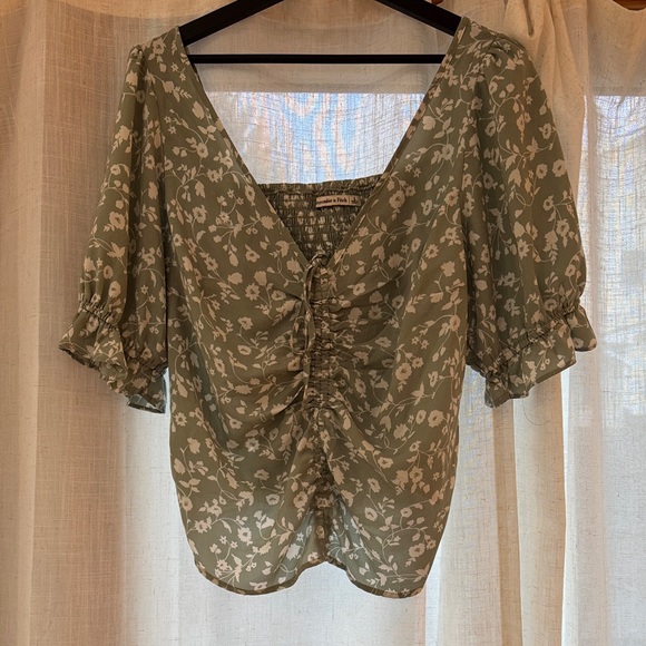 Abercrombie & Fitch Tops - Abercrombie & Fitch Floral Blouse